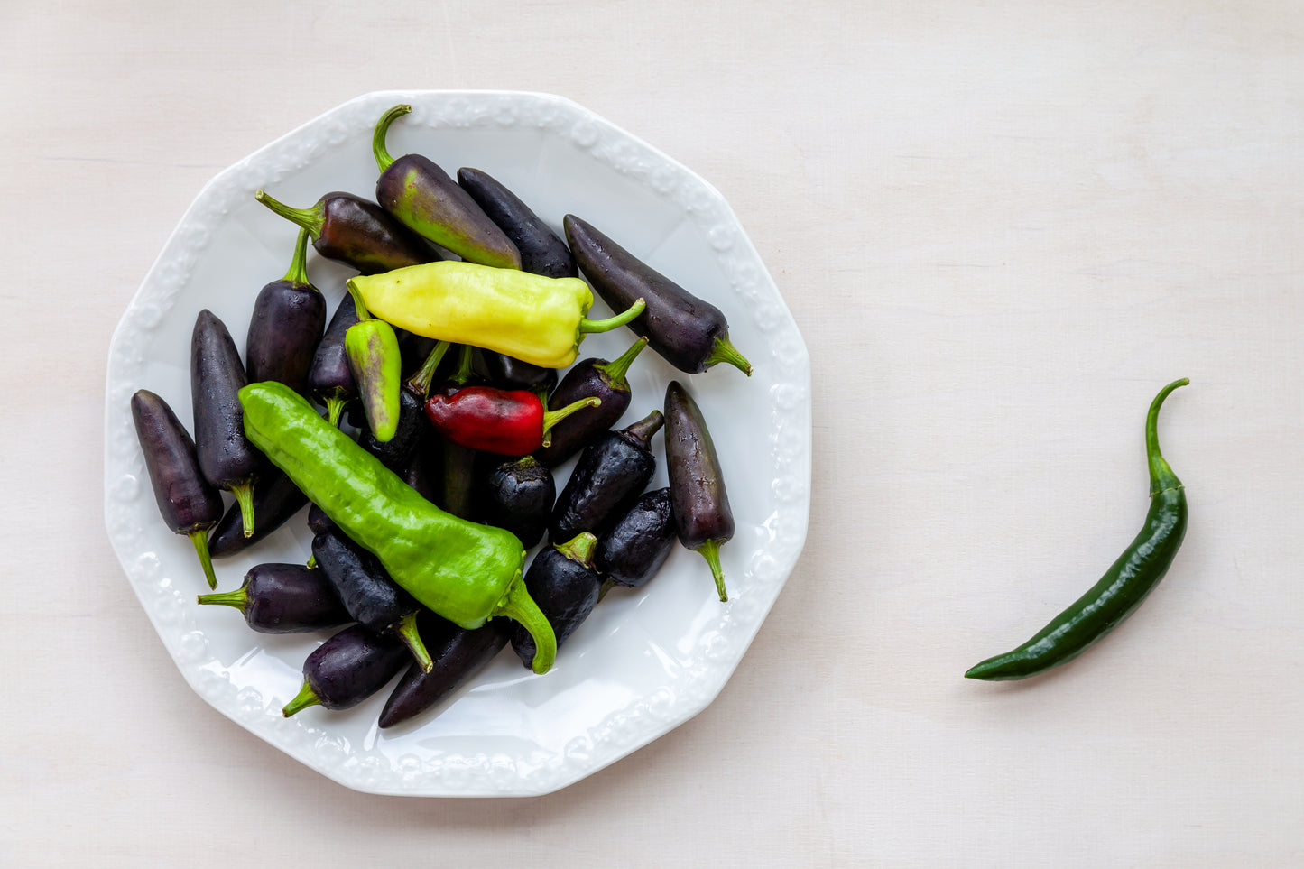 40 Organic PURPLE JALAPENO PEPPER Capsicum Annuum Hot Mexican Chili Vegetable Seeds